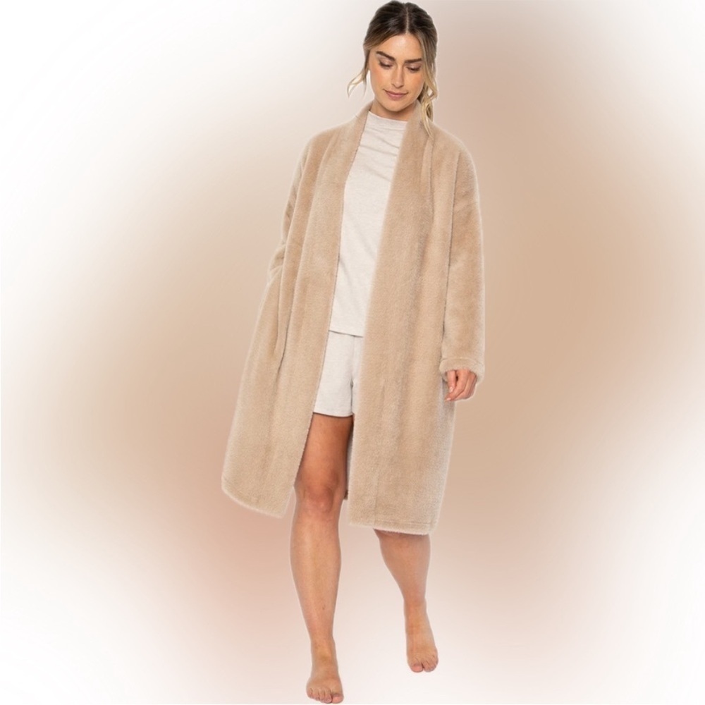 Pretty You London The Studio robe with belt in mink S / M